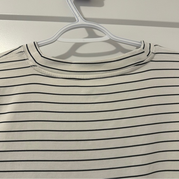 Old Navy Active Relaxed Breathe ON Twist- Hem Cropped Long Sleeve Top Size Large - Picture 10 of 11